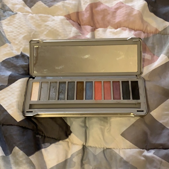 Smoky basics eye shadow pallette (lightly used) - Picture 2 of 4